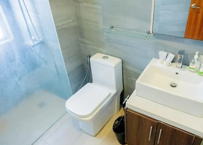 Spacious With 50in Tv & Netflix, Near Malls * Manila